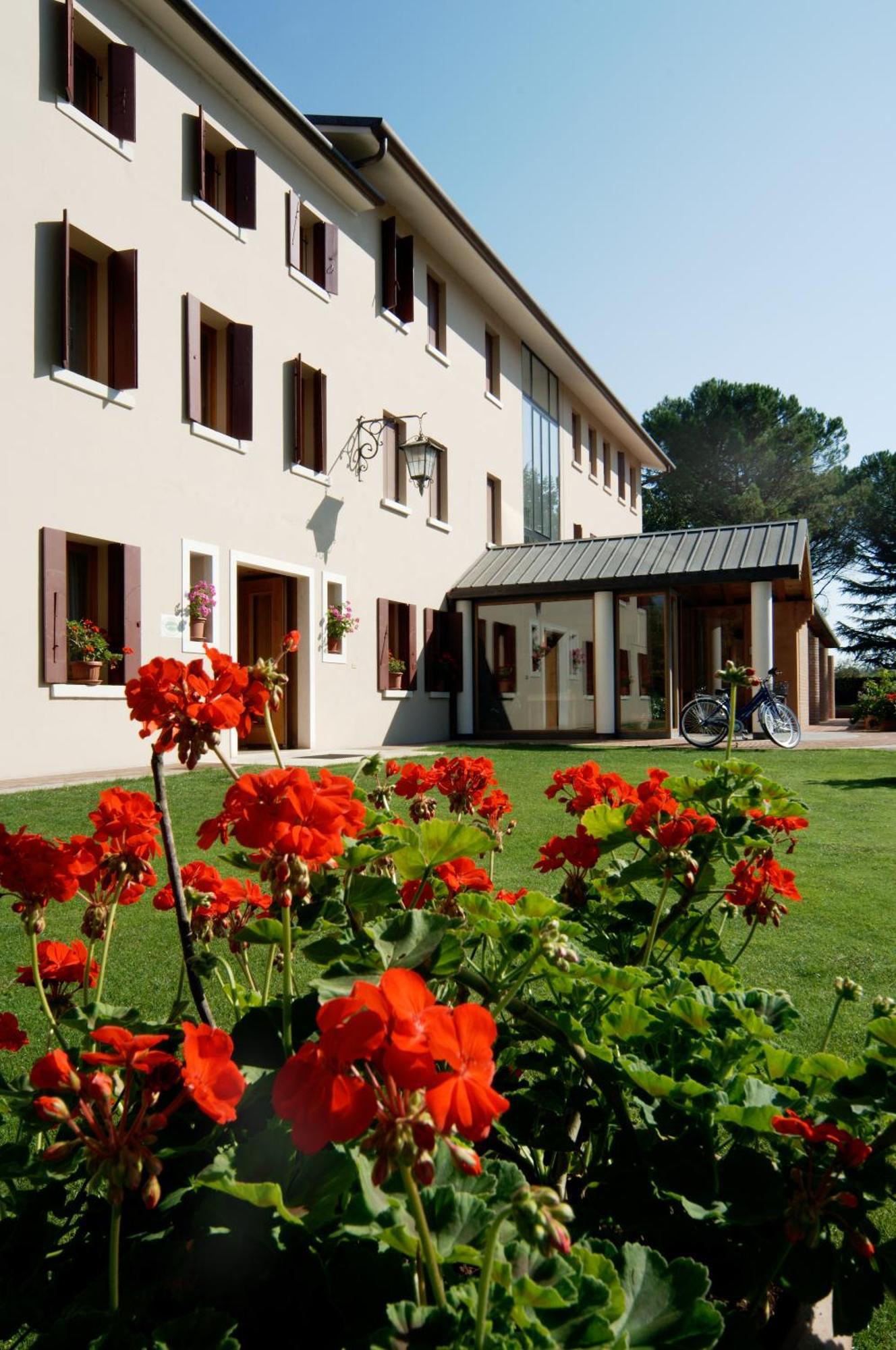 פייבה די סוליגו Hotel Del Parco Ristorante Loris מראה חיצוני תמונה